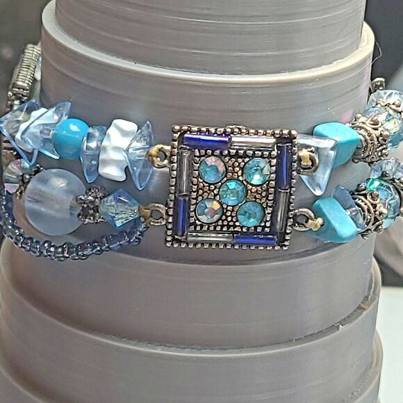 Vintage Blue Glass Bracelet – 7 Inches – Goldtone with Lobster Clasp – Elegant - Picture 3 of 6